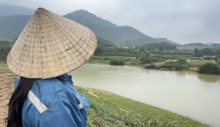  Người dân phản ánh tình trạng các tàu hút cát hoạt động về đêm trên sông Âm, đoạn qua xã Kiên Thọ và xã Thường Xuân, tỉnh Thanh Hóa.