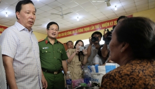 Lãnh đạo TP. Đồng Nai thăm hỏi, động viên các nạn nhân  (ảnh: ĐC)