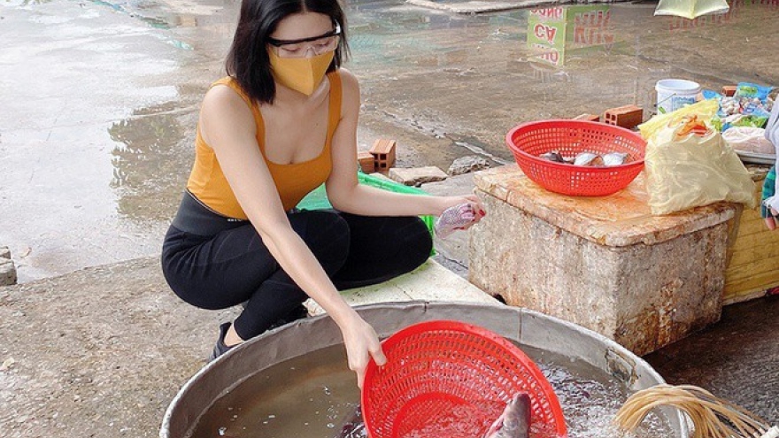 Thúy Ngân: 'Tôi chăm đi chợ, giỏi nấu ăn hơn khi về quê'