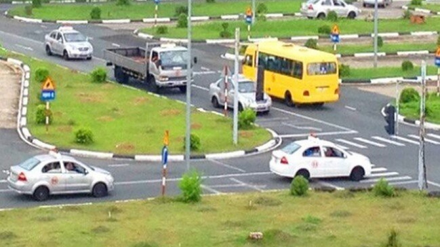 Đình chỉ cơ sở đào tạo lái xe không có thiết bị giám sát học lý thuyết