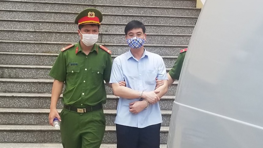 Cựu Thượng tá Công an Hòa Bình khai bị vu khống đưa tiền nâng điểm thi
