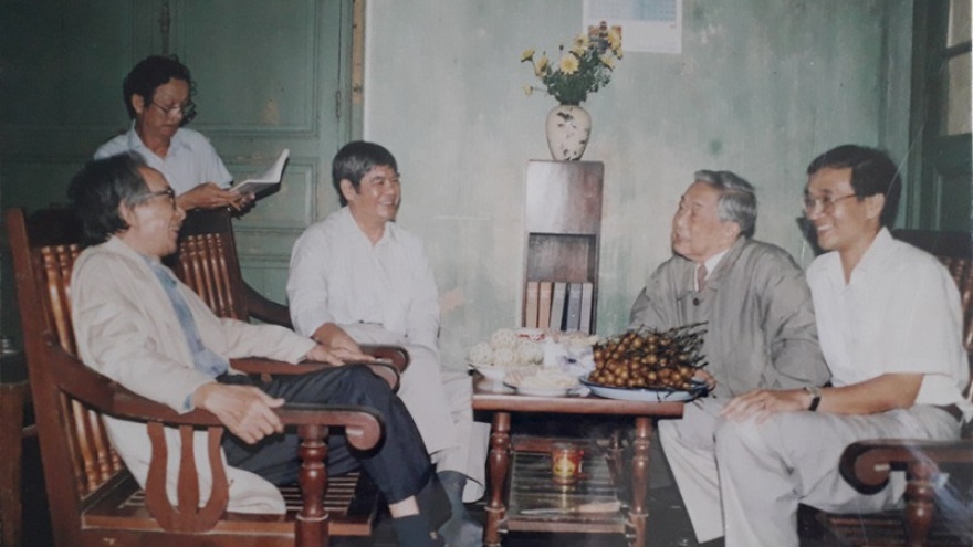 Căn gác với hai ông nhà văn...