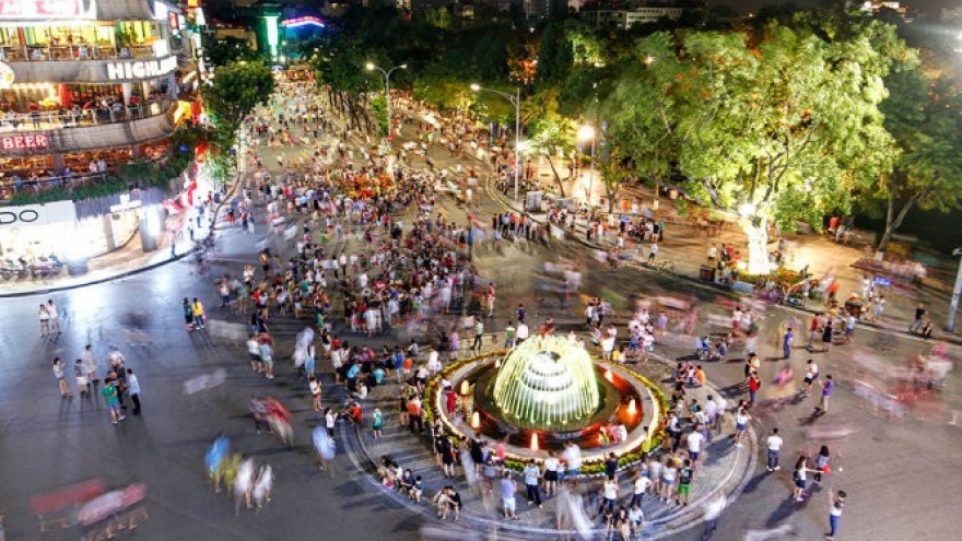 Hà Nội tạm dừng phố đi bộ Hồ Gươm để phòng chống dịch