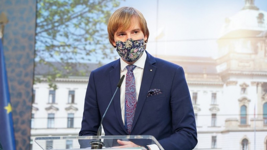 Số ca nhiễm vượt mốc 20.000, người dân Séc bắt buộc đeo khẩu trang từ 1/9