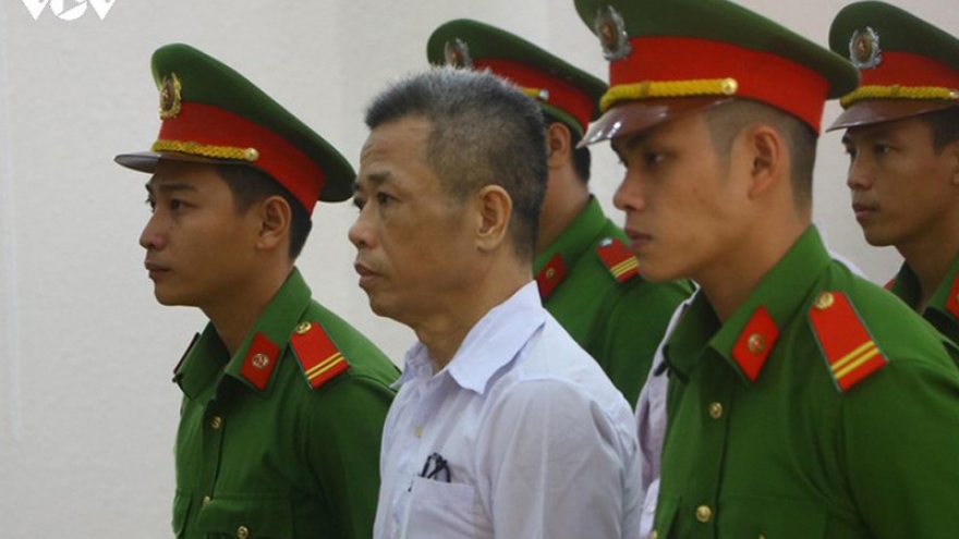 Cựu Bí thư thị xã Bến Cát được tại ngoại để chữa bệnh