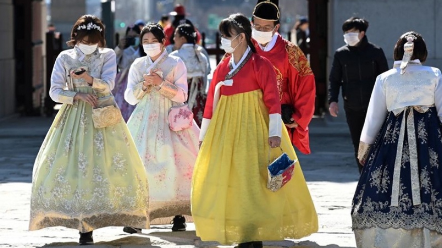 Hàn Quốc ghi nhận số ca mắc Covid-19 kỷ lục, kêu gọi xét nghiệm rộng