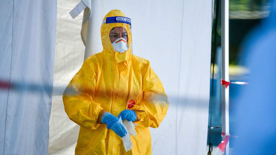 Cập nhật Covid-19: Thế giới hơn 24,2 triệu ca mắc, 828.023 ca tử vong