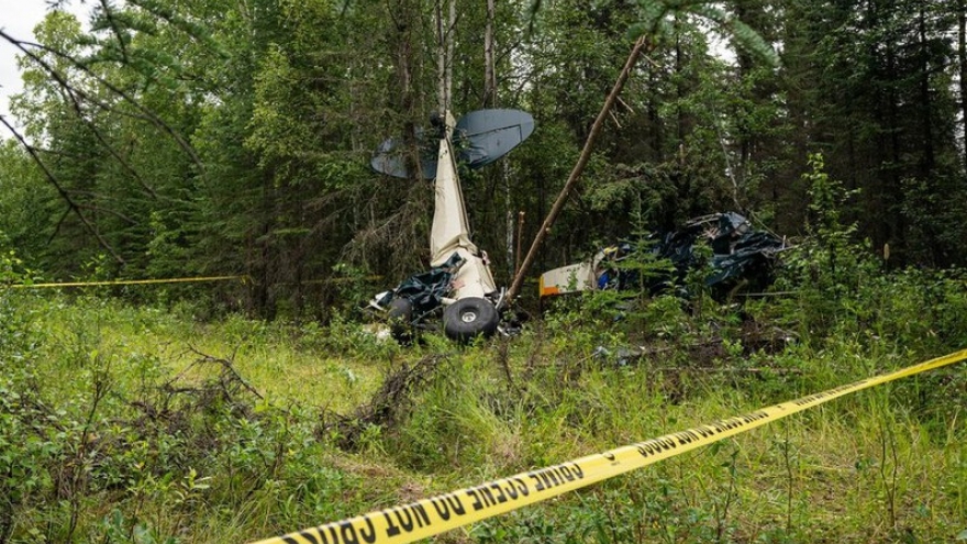 Nghị sĩ Mỹ lái máy bay va chạm với máy bay khác làm 7 người chết