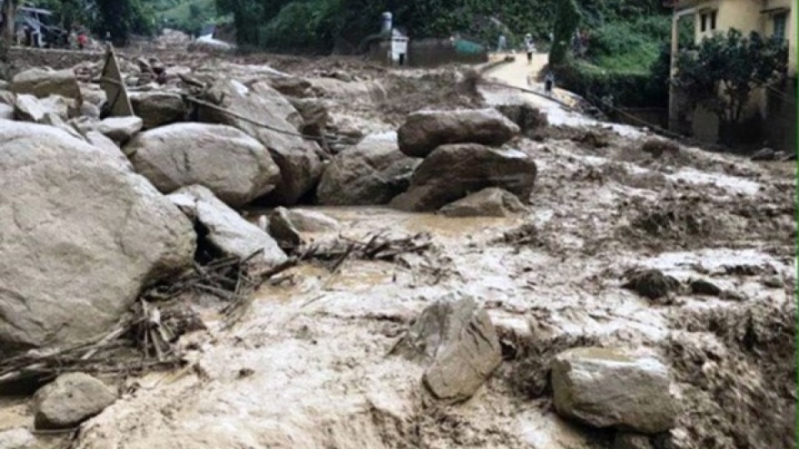 Hà Giang sạt lở đất đá khiến một học sinh lớp 8 đang ngủ tử vong