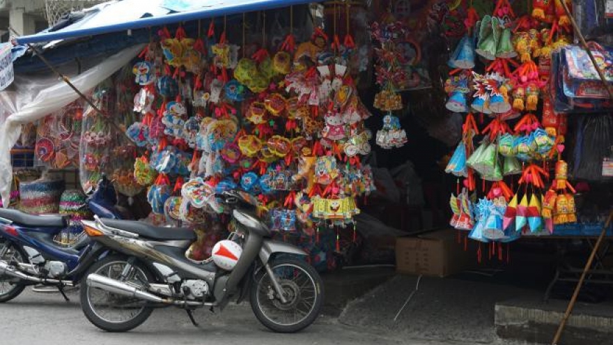 Làng nghề lồng đèn lớn nhất TP.HCM vắng vẻ, đìu hiu trước Trung thu