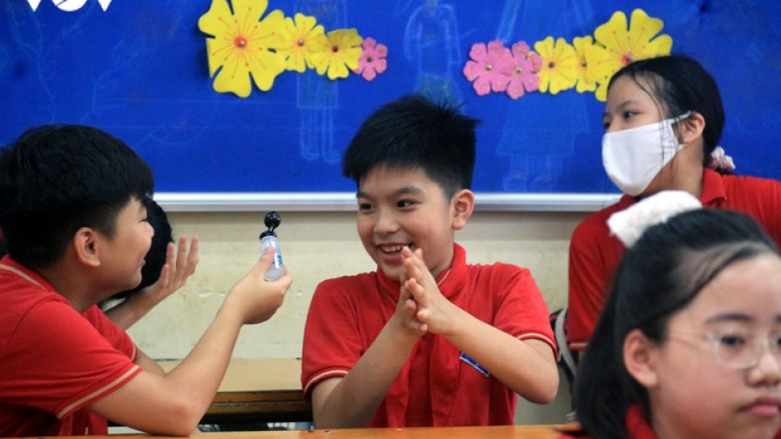 Không bắt buộc học sinh tiểu học mua tài liệu tham khảo