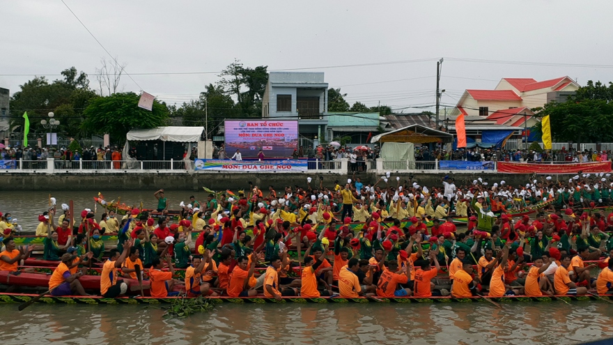 Các đội ghe Ngo Trà Vinh đã sẵn sàng cho cuộc đua