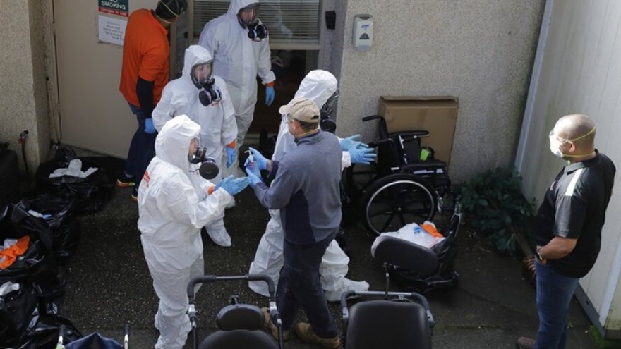 Dịch Covid-19 tái bùng phát khắp châu Âu, lây lan với tốc độ chóng mặt ở Mỹ