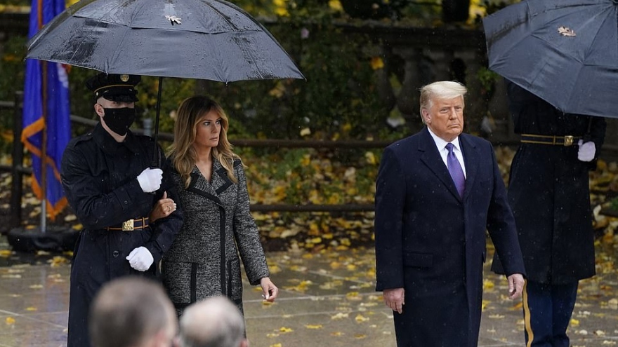 Ông Trump lần đầu xuất hiện trước công chúng sau bầu cử