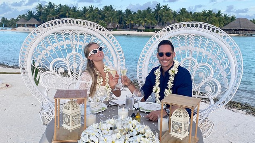 Paris Hilton viết lời ngọt ngào gửi tới bạn trai nhân kỷ niệm 1 năm yêu nhau