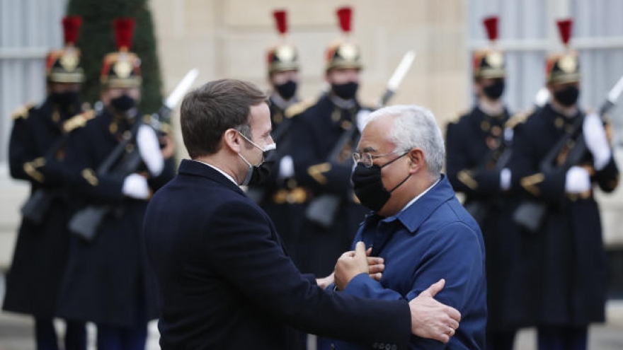 Tổng thống Pháp mắc Covid-19, hàng loạt nguyên thủ phải cách ly