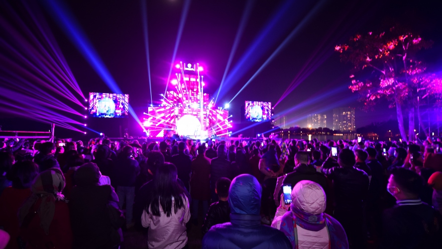 Gần 20.000 cư dân Ecopark mãn nhãn cùng đại tiệc countdown hoành tráng