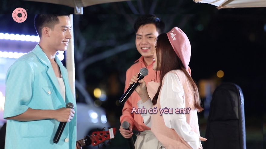 Hoà Minzy và Anh Tú "thả thính" nhau trong show âm nhạc đường phố