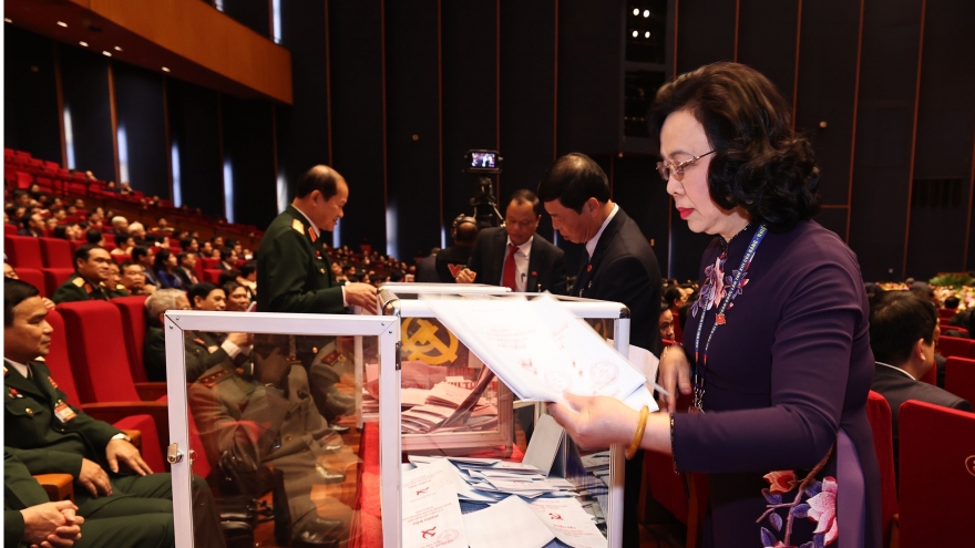 Hôm nay, Ban Chấp hành Trung ương khóa XIII bầu Bộ Chính trị, Ban Bí thư khóa mới