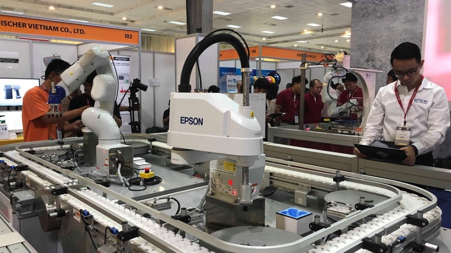 Đẩy mạnh quá trình chuyển đổi số là yêu cầu bức thiết hiện nay