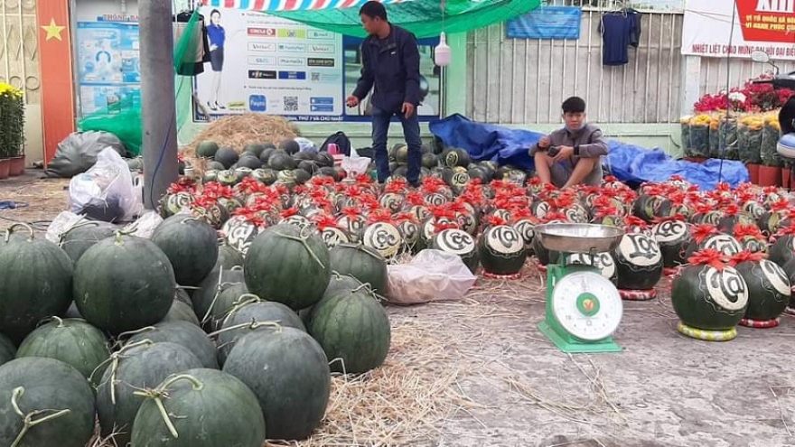 Dưa hấu chưng Tết ở TPHCM tăng giá