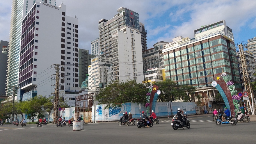 Điểm sáng du lịch tăng trưởng âm lộ ra những điểm tối về kinh tế