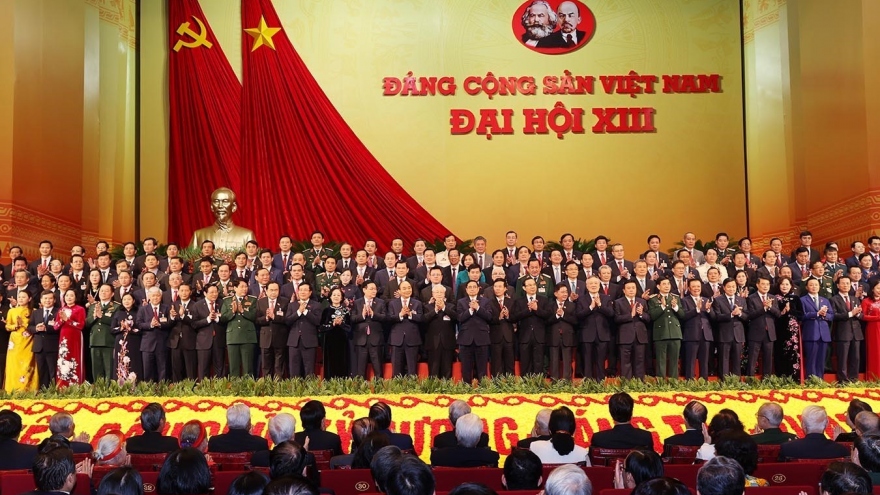 Thông qua Nghị quyết Đại hội XIII của Đảng, phấn đấu tăng trưởng 6,5-7% trong 5 năm tới