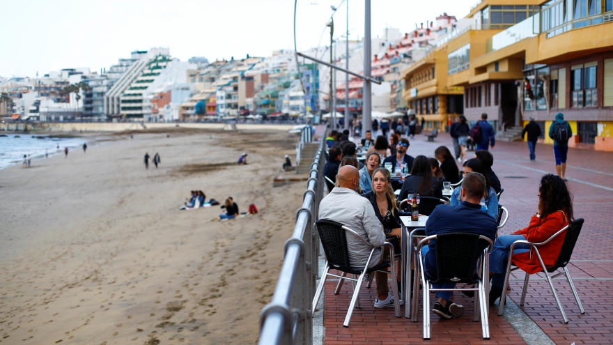 Châu Âu đẩy nhanh "chứng nhận vaccine" để đón mùa du lịch hè 2021