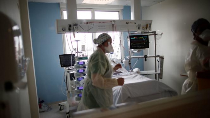 Dịch Covid-19 khiến số người chết tại Pháp năm 2020 cao nhất trong 70 năm