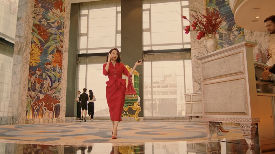 Hé lộ cuộc sống siêu sang chảnh của Kaity Nguyễn trong "Gái già lắm chiêu V"