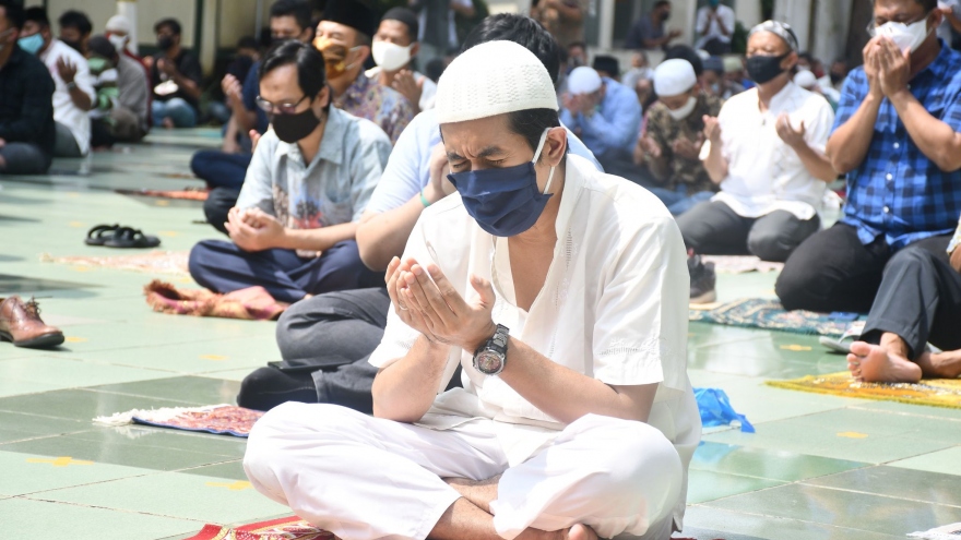 Làn sóng COVID-19 đầu tiên tại Indonesia chưa kết thúc