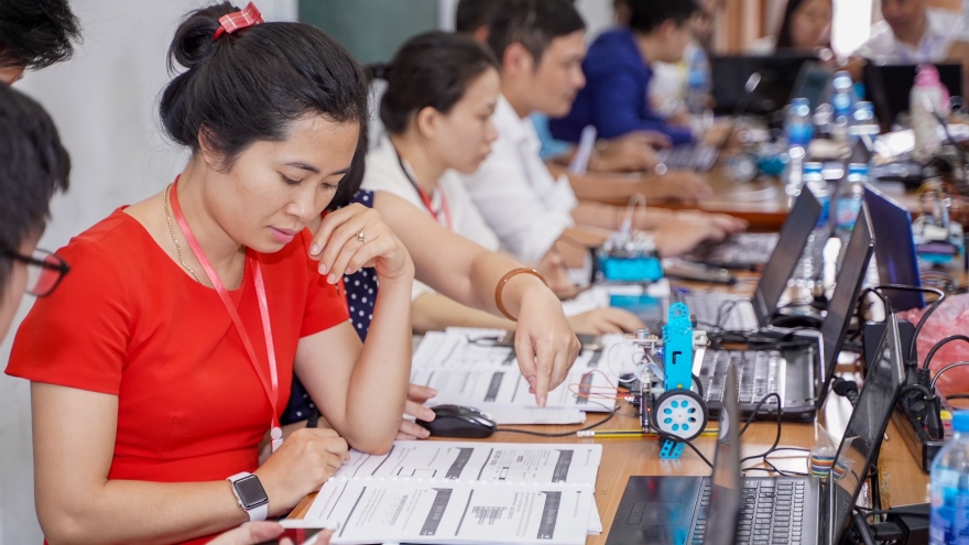 STEAM for Vietnam và VinUni tổ chức khóa học về Robotics cho học sinh THPT