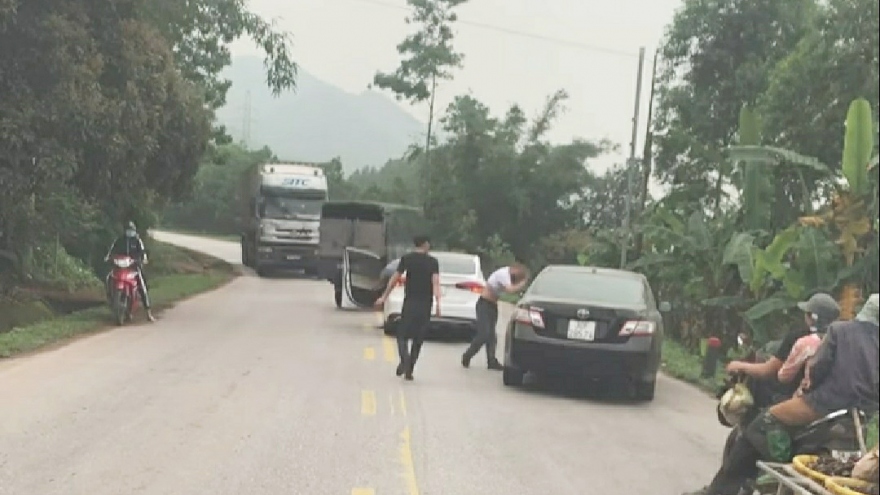 Đối tượng hành hung người do không cho vượt ra đầu thú