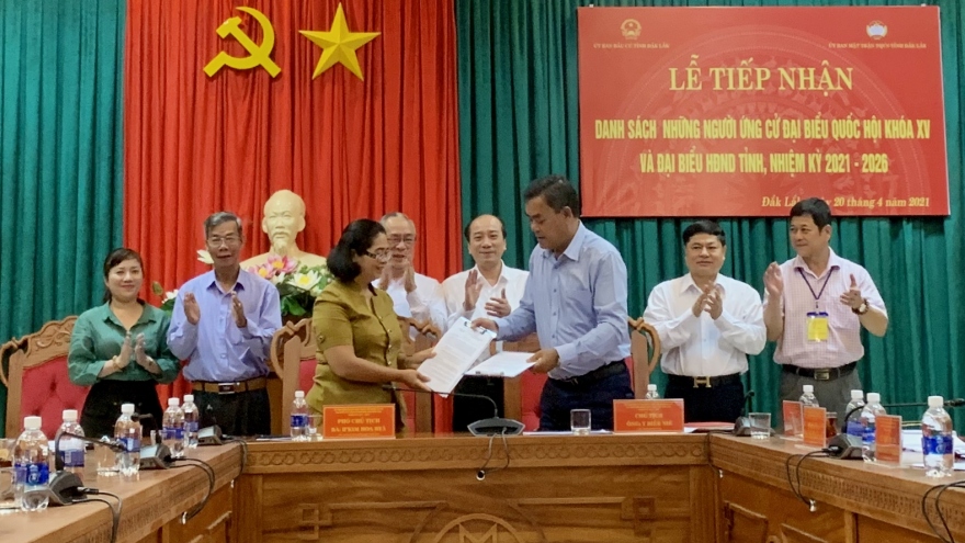 Đắk Lắk bàn giao hồ sơ 11 người ứng cử đại biểu Quốc hội khóa XV