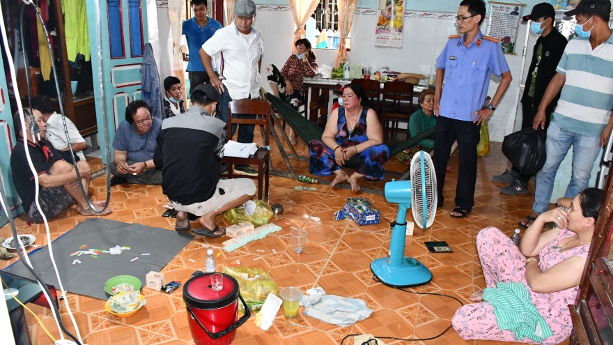 Triệt phá tụ điểm cờ bạc do các "quý bà" cầm đầu