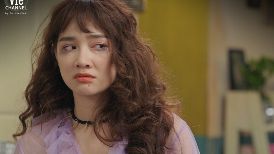 Hồng Ánh “lên giọng” lấn lướt Thái Hoà, Nhã Phương thân mật với trai lạ