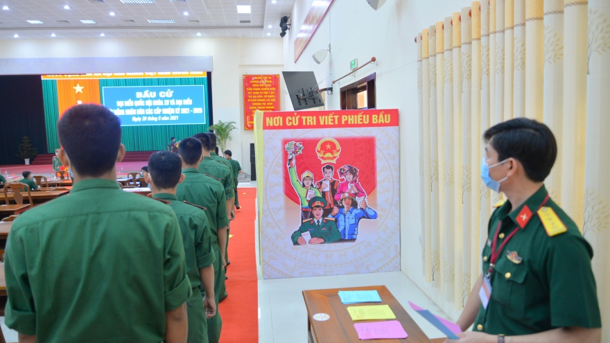 Lực lượng vũ trang Cần Thơ bầu cử sớm, phòng dịch nghiêm ngặt