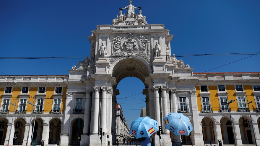 Nước Anh “hé mở” cánh cửa du lịch nước ngoài giữa đại dịch Covid-19