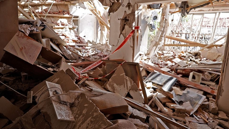 Loạt phóng rocket của Hamas đã tàn phá cơ sở hạ tầng và xe cộ Israel như thế nào?