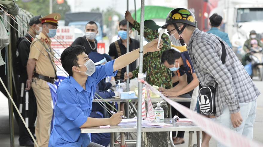 Tài xế xe hàng vào Quảng Ninh phải có xét nghiệm SARS-COV-2 âm tính trong vòng 7 ngày