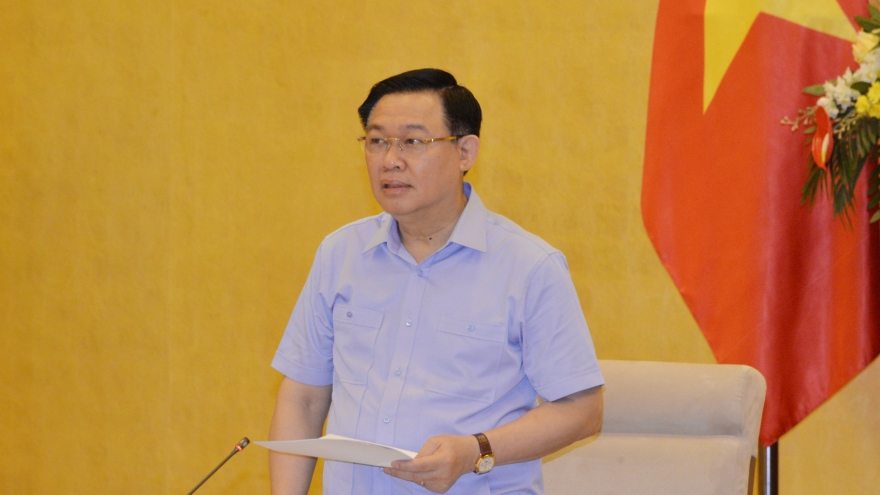 Chủ tịch Quốc hội: Đẩy nhanh chiến lược vaccine và coi trọng đảm bảo kinh tế vĩ mô