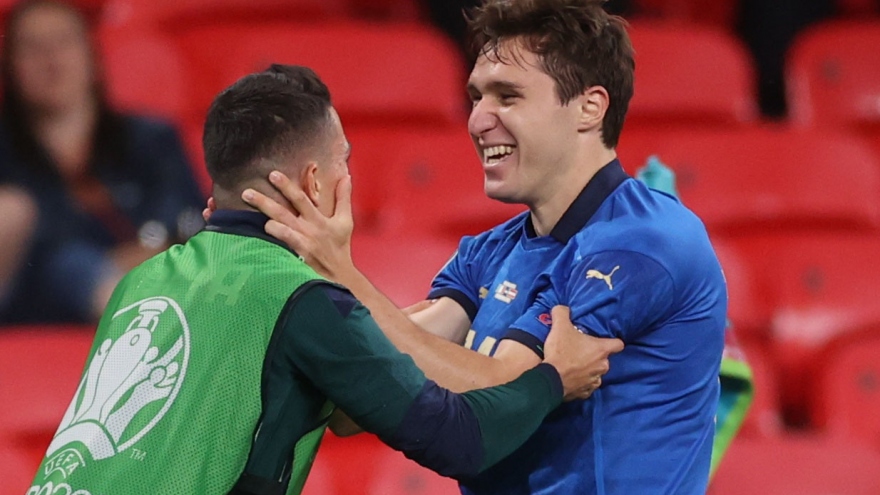 Italia 2-1 Áo: Tưởng không khó mà khó không tưởng