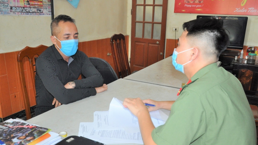 Khởi tố anh trai bệnh nhân mắc COVID-19 ở Hải Dương về tội đưa người trốn đi nước ngoài