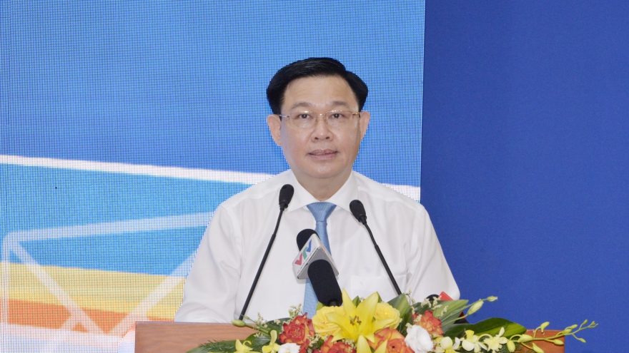 Chủ tịch Quốc hội: Mỗi tin nhắn ủng hộ chống Covid-19 biểu hiện sinh động lòng nhân ái