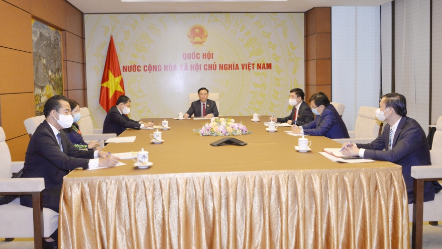 Liên bang Nga xem xét chuyển giao công nghệ sản xuất vaccine Sputnik V tại Việt Nam