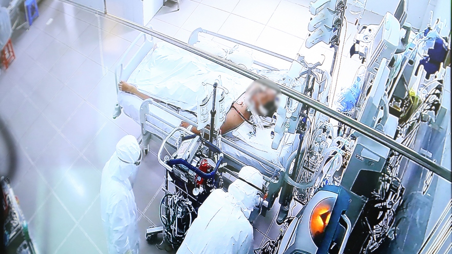 Chiến sỹ công an mắc Covid-19 chuyển sang bệnh viện Chợ Rẫy hoàn toàn lệ thuộc ECMO