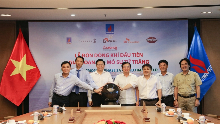 Mỏ Sử Tử Trắng đón nhận dòng khí đầu tiên giai đoạn 2A