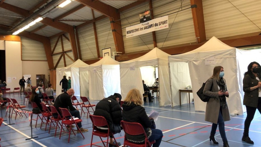 Pháp cho phép người từ 12 tuổi được tiêm vaccine ngừa Covid-19