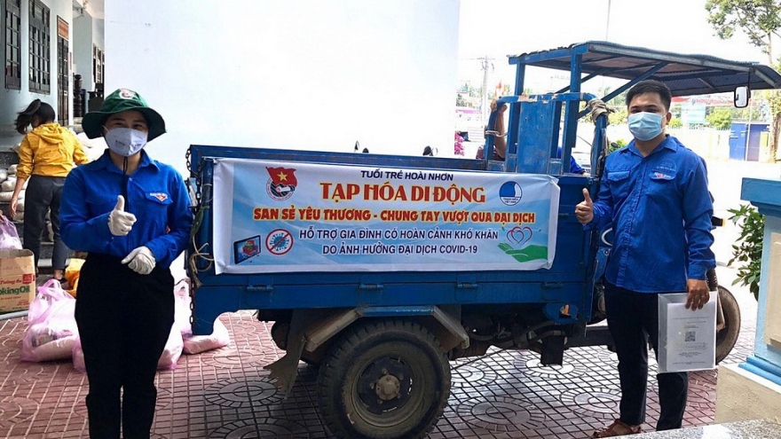 “Tạp hóa di dộng” hỗ trợ bà con khu vực giãn cách