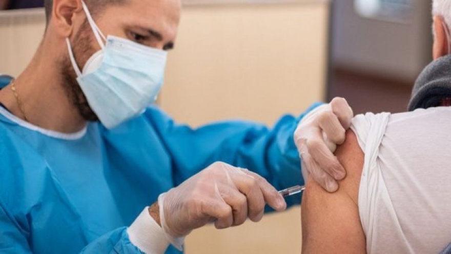 Liệu Anh có thể đánh bại biến thể Delta nếu chỉ dựa vào vaccine Covid-19?